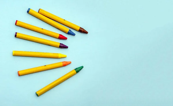 Kolorowe Ołówki Kredkowe Stosowane Rysowania Papierze Kopią Miejsca Tle — Zdjęcie stockowe