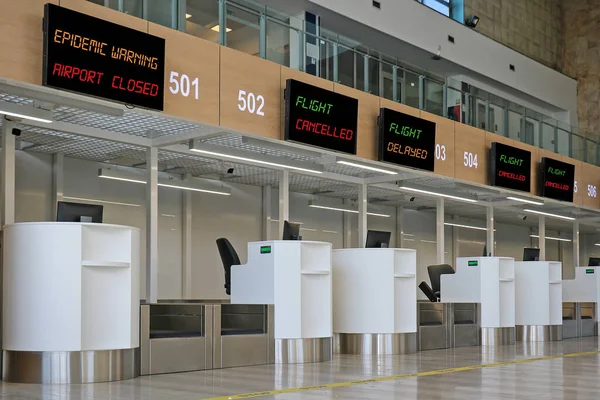 Aéroport Vide Avec Signes Vols Retardés Annulés Bord — Photo