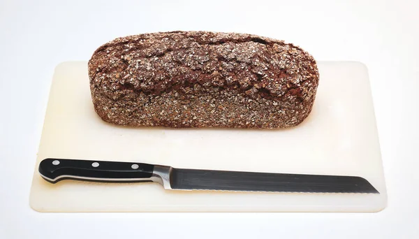 Fresh Wholemeal Rye Bread Chopping Board Knife Isolated White Background — Stock Photo, Image