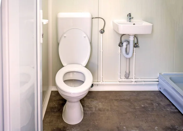Liten Toalett Interiör Med Keramiska Handfat Inne Offentlig Butik — Stockfoto
