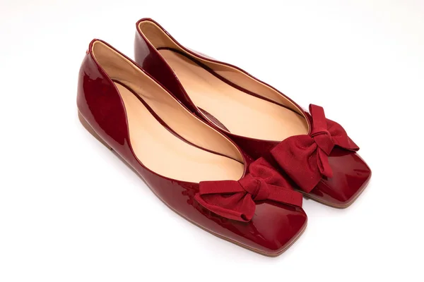 Γυναικεία Κόκκινα Δερμάτινα Επίπεδα Μπαλαρίνες Παπούτσια Που Απομονώνονται Λευκό — Φωτογραφία Αρχείου