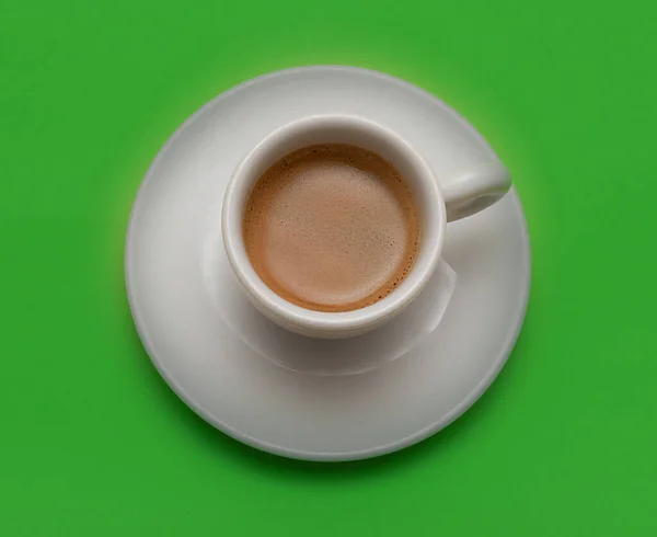 Espresso Egy Csésze Csészealj Elszigetelt Zöld Alapon — Stock Fotó
