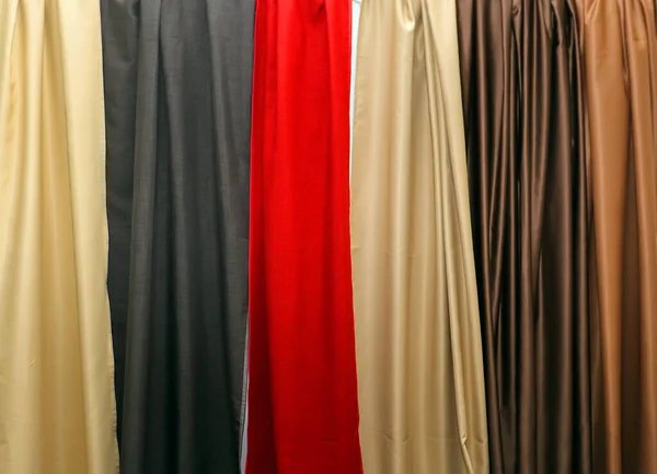 Sampel Bahan Tekstil Berwarna Warni Dalam Industri Mode — Stok Foto