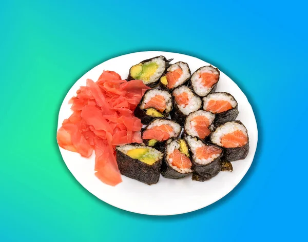 Surowy Łosoś Awokado Japońskie Kawałki Sushi Talerzu Marynowanym Imbirem — Zdjęcie stockowe