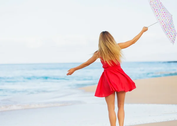 Beautiful Woman Walking on Tropical Beach — Stock Photo, Image