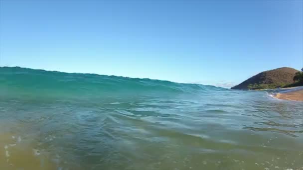 Onda gigante do oceano azul — Vídeo de Stock