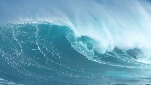 Giant blue ocean wave — Stock Video