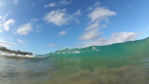 Onda gigante do oceano azul — Vídeo de Stock