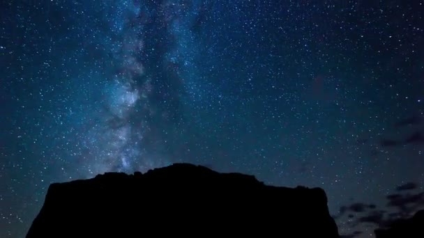 Ciel nocturne, étoiles brillantes et galaxie de la Voie lactée — Video