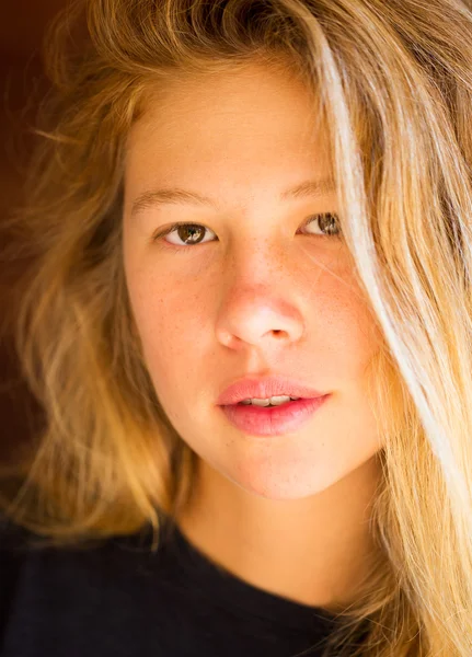 Portrait of Beautiful Young Woman — Stock Photo, Image