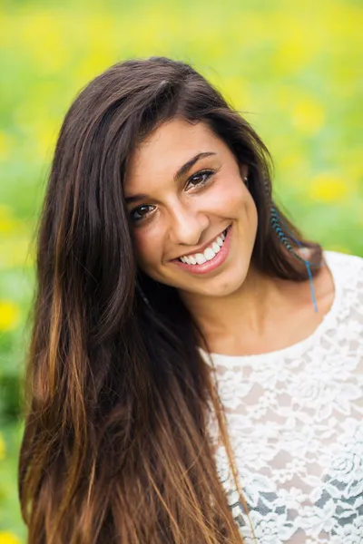 Portrait of a beautiful young brunette woman — Stock Photo, Image