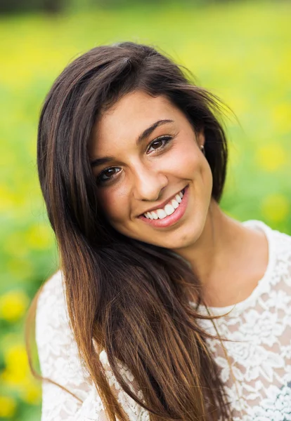 Portrait of a beautiful young brunette woman — Stock Photo, Image