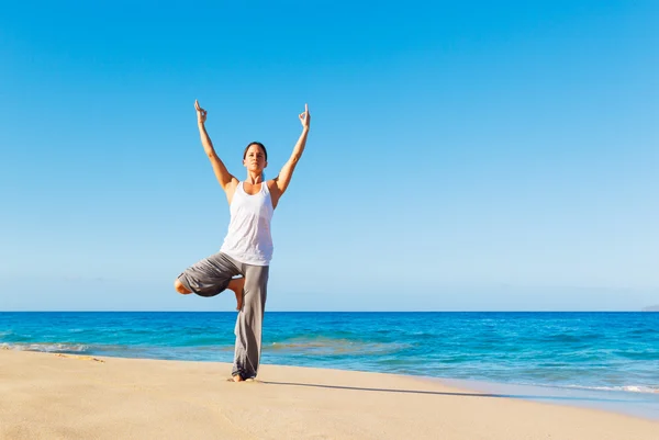 Strandyoga — Stockfoto