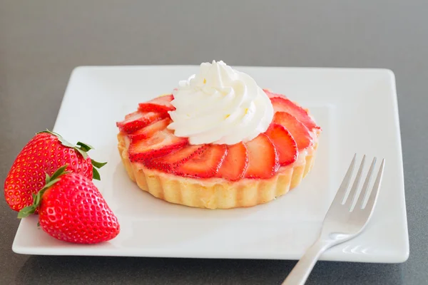 Erdbeersahnetorte — Stockfoto