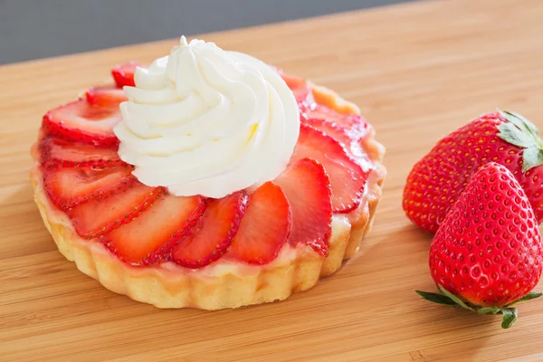 Erdbeersahnetorte — Stockfoto