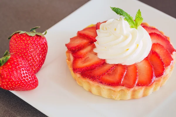 Erdbeersahnetorte — Stockfoto