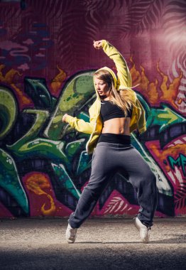 genç kadın dansçı