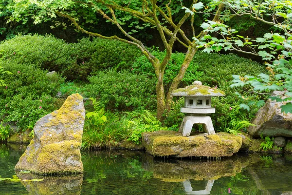 Hermoso jardín japonés — Foto de Stock