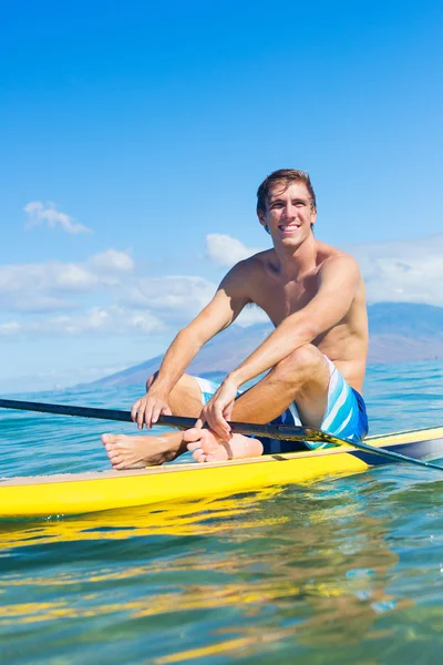 Hombre en stand up paddle board —  Fotos de Stock