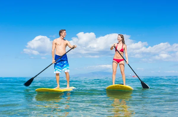 Pareja de Stand Up remando en Hawaii — Foto de Stock