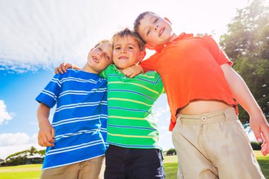 genç çocuklar mutlu grup