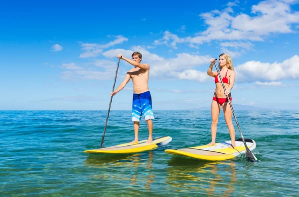 Paar auf Stand Up Paddle Board — Stockfoto