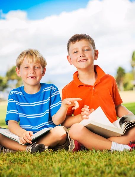 Kids Reading Books — Stock Photo, Image