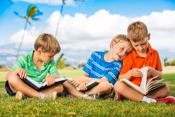 Kids Reading Books — Stock Photo, Image
