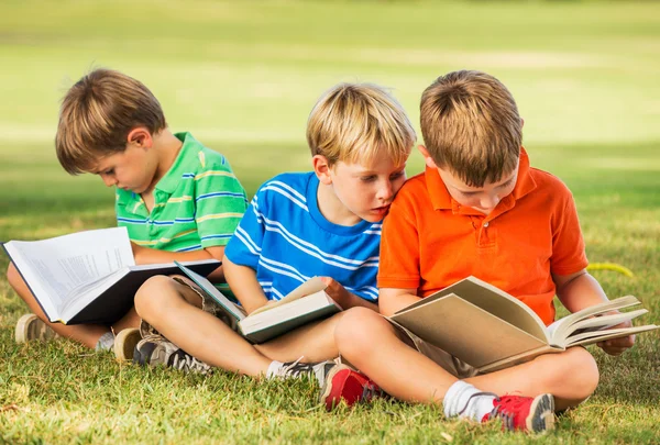 Kids Reading Books — Stock Photo, Image