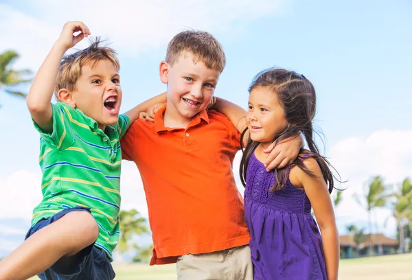 Enfants jouant — Photo