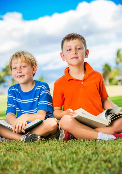 Boys Reading Books — Stock fotografie