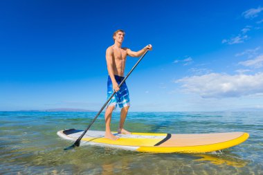Ayağa kalkıp sörf hawaii kürek