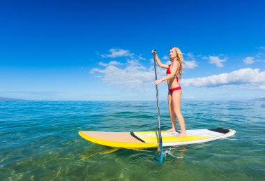 Ayağa kalkıp sörf hawaii kürek