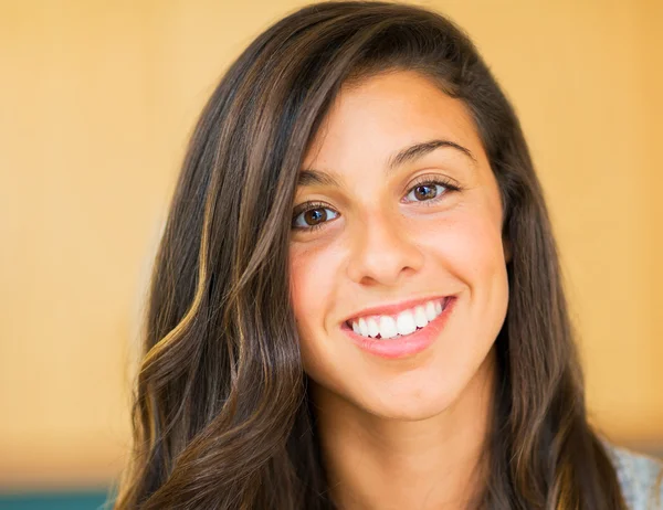 Beautiful Young Woman Smiling — Stock Photo, Image