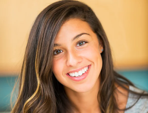 Beautiful Young Woman Smiling — Stock Photo, Image