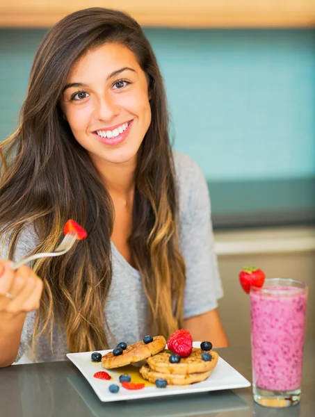 Woman Eating Breakfast — Stock Photo, Image