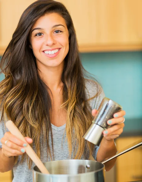Woman Cooking Dinner — Stock Photo, Image