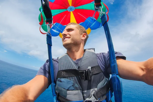 Parasailing Over Ocean in Hawaii — Stock Photo, Image