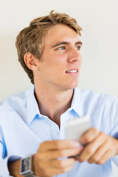 Homem usando telefone inteligente, Texting — Fotografia de Stock