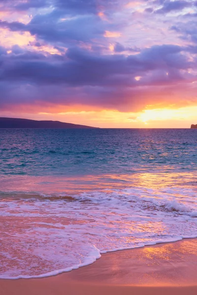 Incrível por do sol praia tropical, — Fotografia de Stock