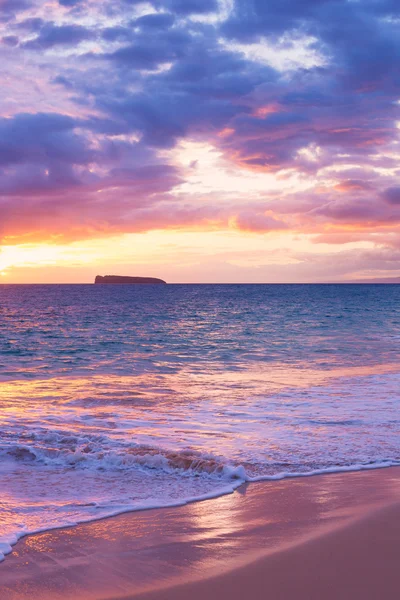 Incrível por do sol praia tropical, — Fotografia de Stock