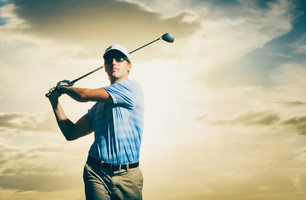 Golfer at sunset — Stock Photo, Image