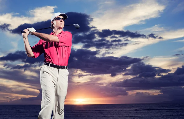 日没時のゴルファー — ストック写真