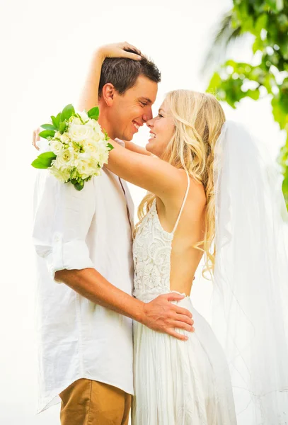 Bride and Groom, Romantic Newly Married Couple Embracing, Just M — Stock Photo, Image