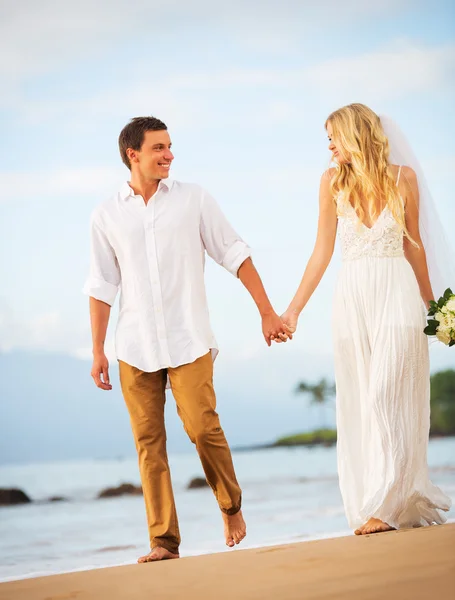 Bride and Groom, Romantic Newly Married Couple Holding Hands Wal — Stock Photo, Image