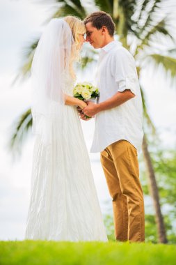 Sadece evli çift elele