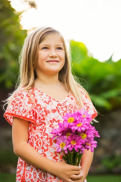 Schattig klein meisje — Stockfoto