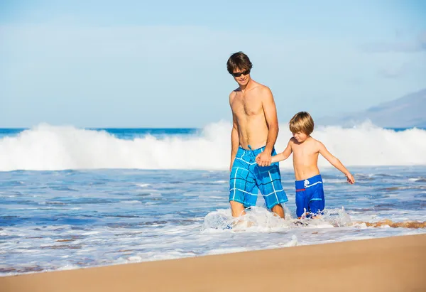 Happy father and son walking together at beach — Stock Photo, Image