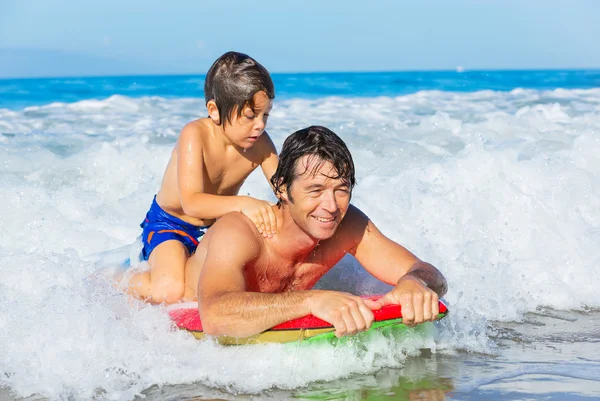 Father and Son Surfing Tandem Togehter Catching Ocean Wave, Care — Stok Foto