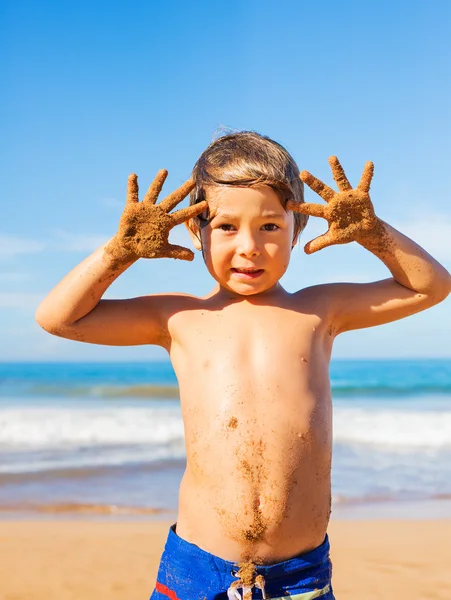 Happy young boy at the beach — Stock Photo, Image